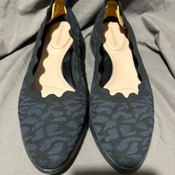 Black Scalloped Edge Slip-on Taryn Rose Dasha Ballet Flats 9 - Picture 1 of 4